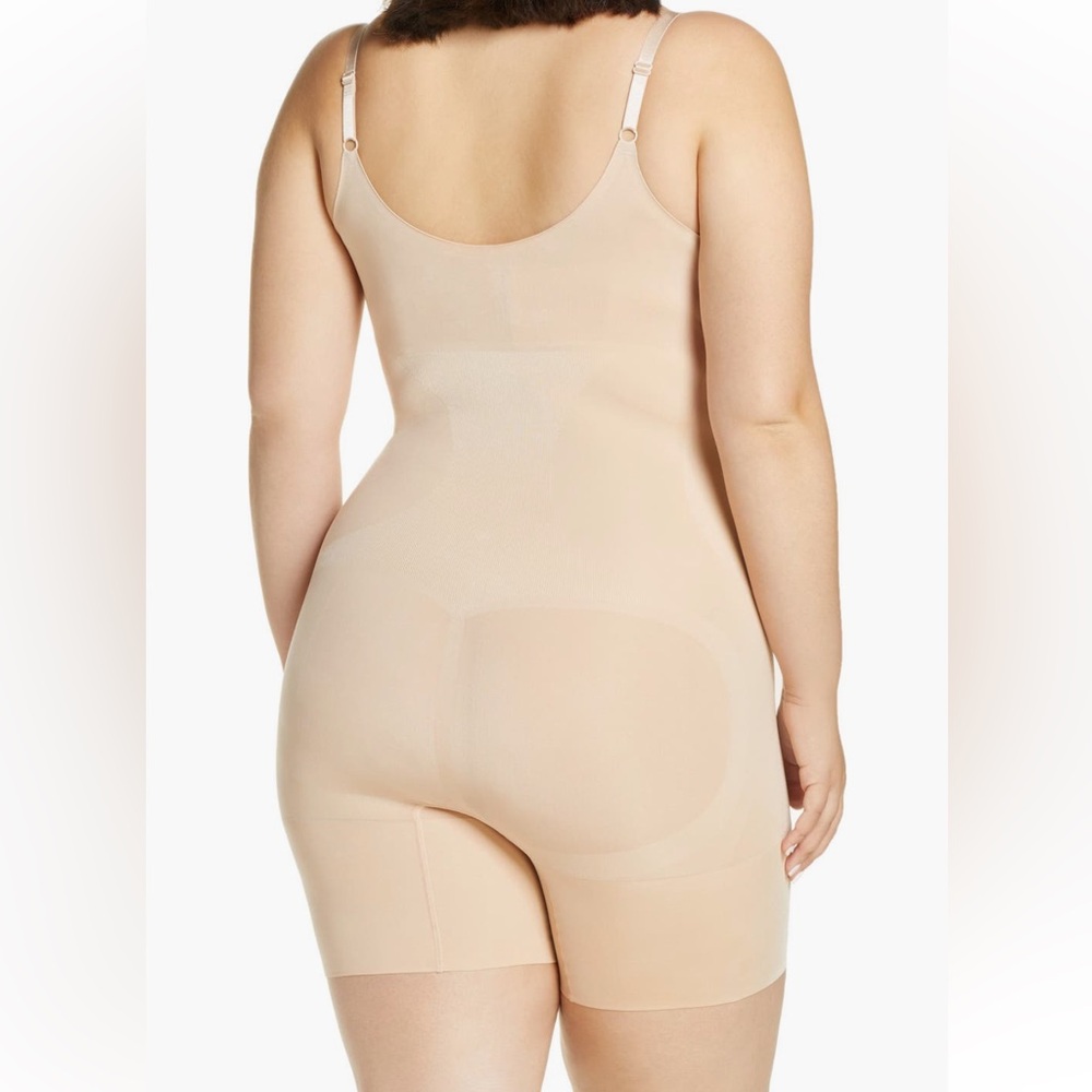 Spanx Seamless OnCore Open‎ Bust Mid Thigh Bodysuit Shapewear